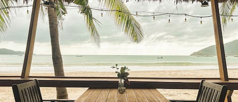 2 Bars/Lounges, Strandbar