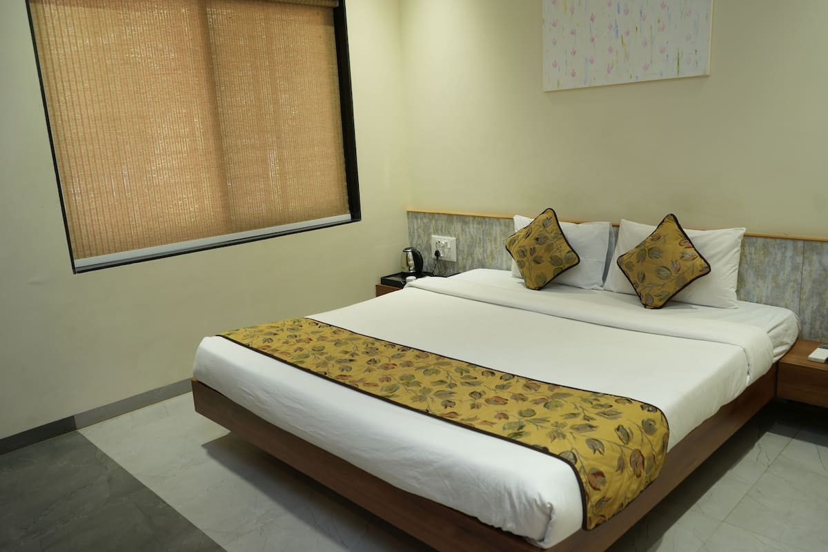 Standard Double Room | Blackout drapes, soundproofing, iron/ironing board
