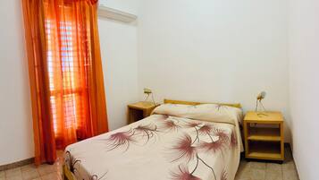3 habitaciones, tabla de planchar con plancha, wifi y ropa de cama