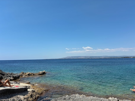 Beach. Enchanting villa with AC and pool in picturesque Plemmirio