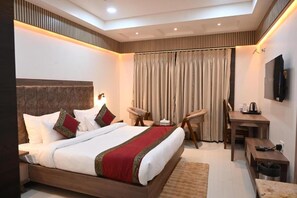 In-room safe, soundproofing, free WiFi, wheelchair access - Sainik Grand (Varanasi)