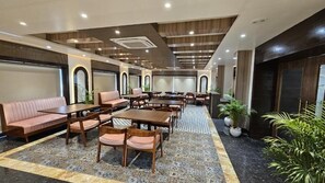 Dining - Sainik Grand (Varanasi)