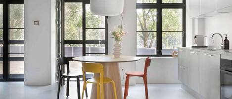 Kylskåp, ugn, spishäll och diskmaskin