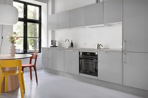 Réfrigérateur, four, plaque de cuisson, lave-vaisselle