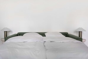Strykjärn/strykbräda, resesäng, wi-fi och sängkläder