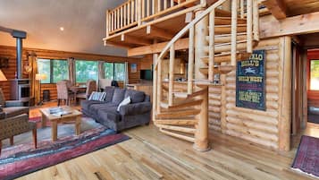 Televisión y chimenea