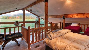 2 makuuhuonetta, työpöytä, Wi-Fi, vuodevaatteet