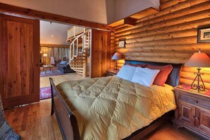 2 bedrooms, desk, WiFi, bed sheets