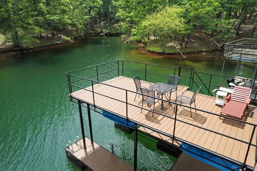 Lake Lanier Retreat | Dock, Views & Golf Cart