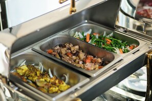 Free daily buffet breakfast - L'Heritage Premium Hanoi Central (Hanoi)