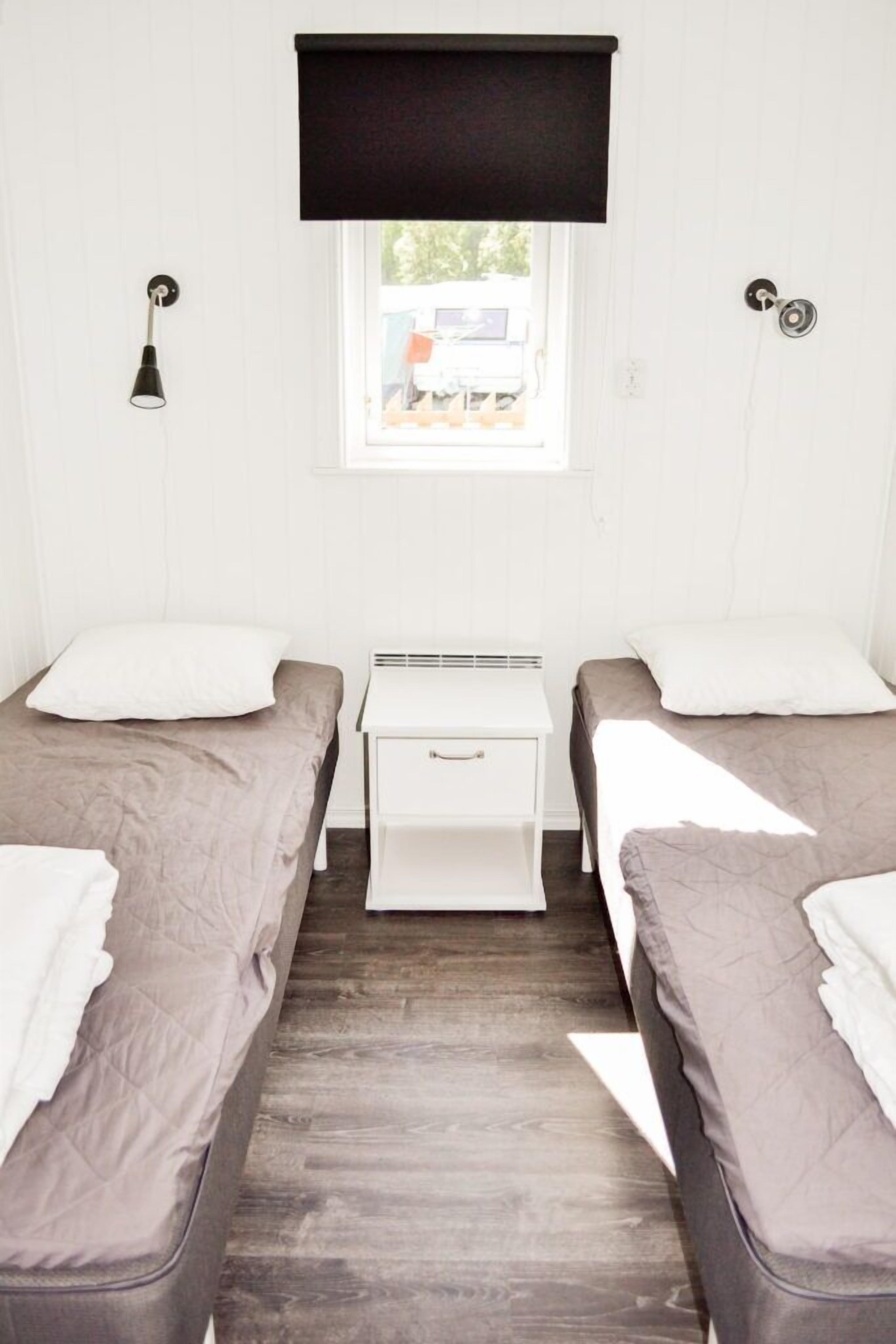 Basic Cabin | Living area