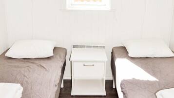 Basic Cabin | Living area