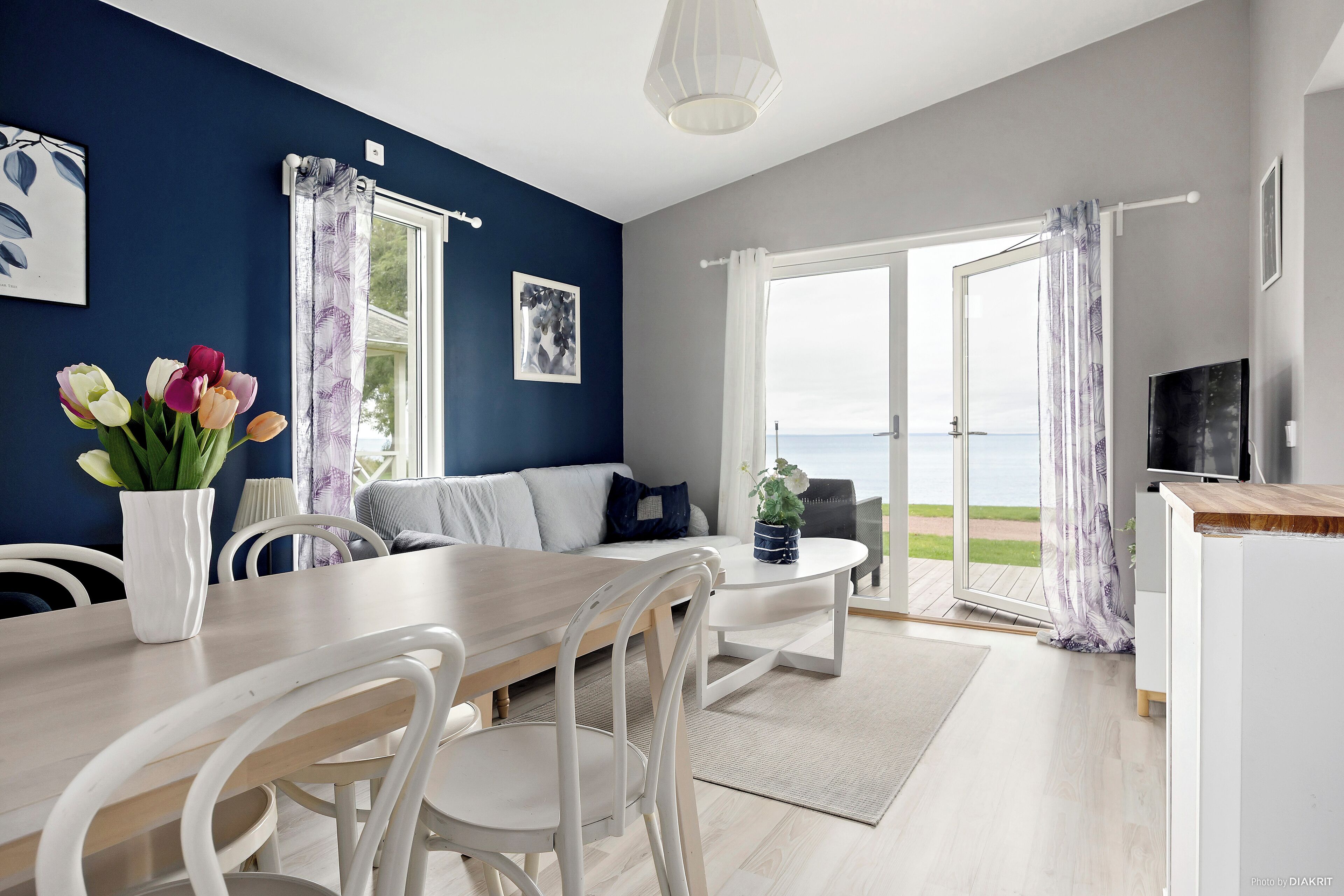Basic Bungalow | Living area