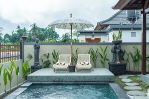 Hồ bơi ngoài trời 