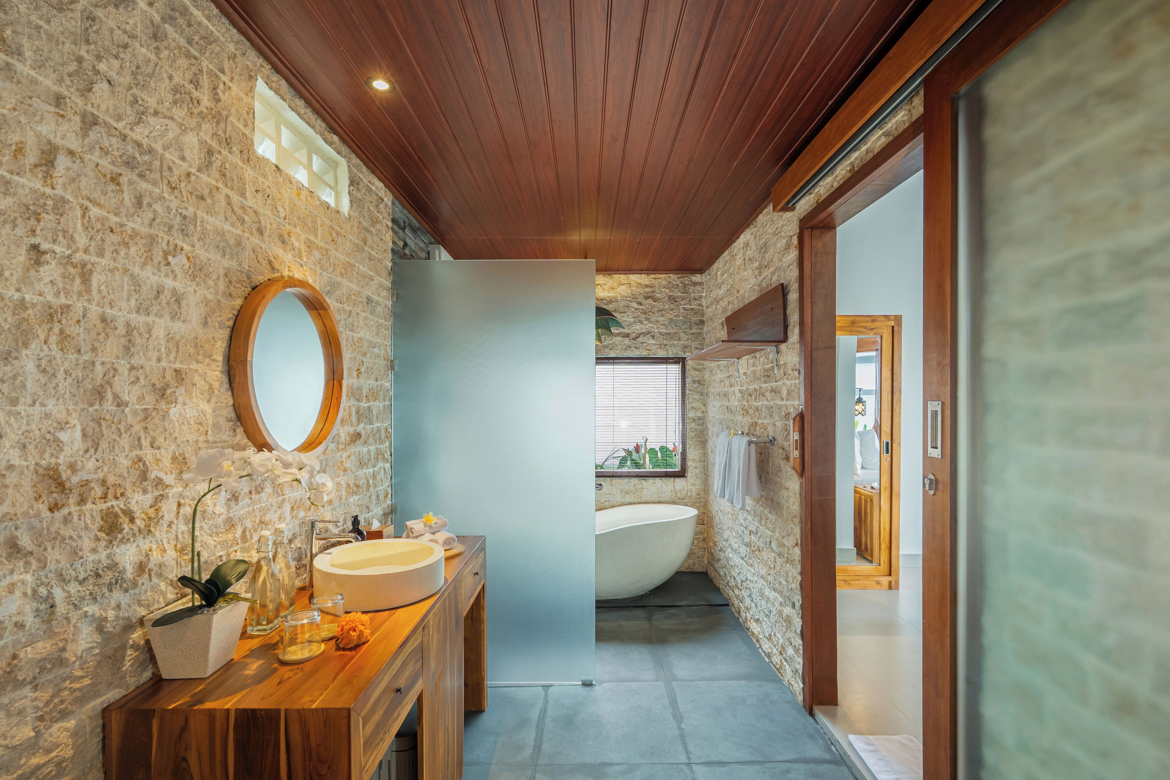 Deluxe Villa, Balcony, Pool View | Bathroom | Separate tub and shower, free toiletries, hair dryer, bathrobes