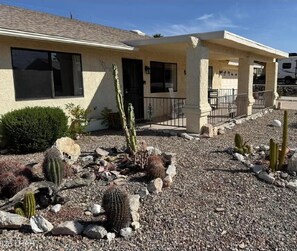 Exterior detail - Charming, very quiet house (Lake Havasu City)