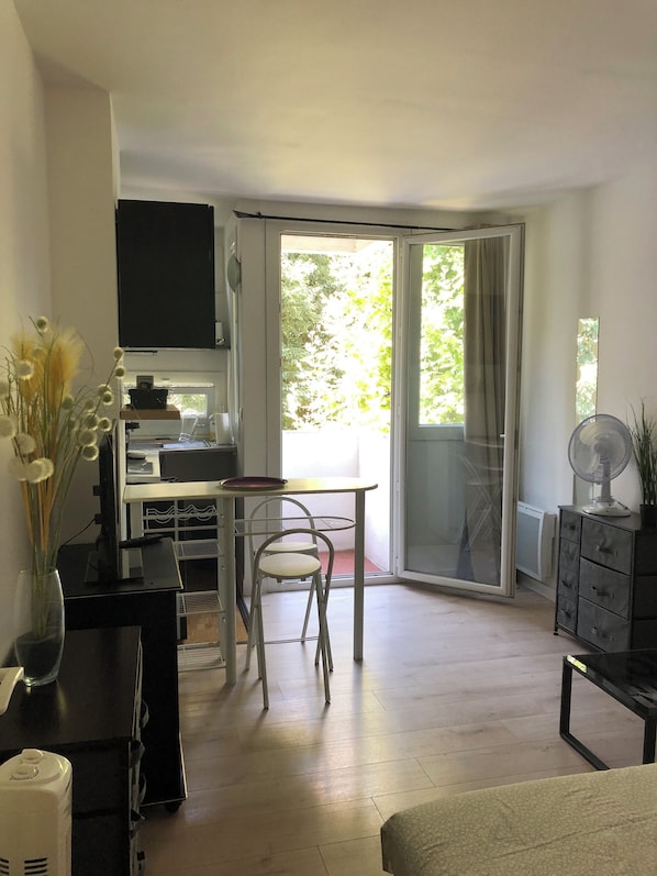 1 bedroom, iron/ironing board, bed sheets