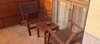 Charming 1-bedroom apartment in lovely Curtea de Argeș with AC