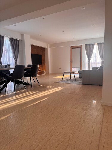 Charming 1-bedroom apartment in lovely Curtea de Argeș with AC