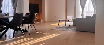 Charming 1-bedroom apartment in lovely Curtea de Argeș with AC