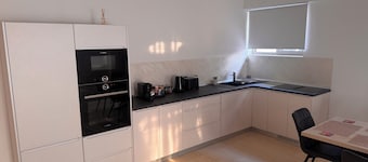 Charming 1-bedroom apartment in lovely Curtea de Argeș with AC