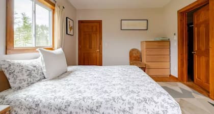 Mohonk's Peaceful 5BR-3BA~Jacuzzi~Huge Deck~Right On Coxing Kill~ Private Road