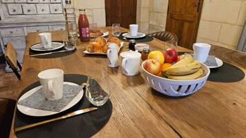 Free daily continental breakfast