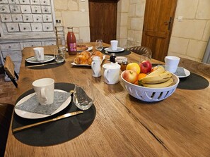 Free daily continental breakfast