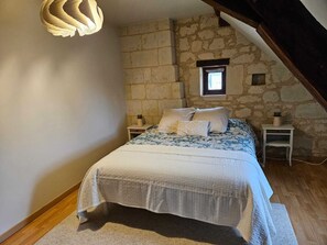 Quarto casal conforto, vista para o pátio | Wi-Fi de cortesia