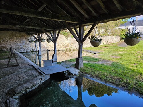 AU PIED DU LAVOIR