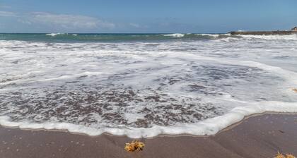 Las Sirenas II Vacation Apartment with Wi-Fi and Air Conditioning