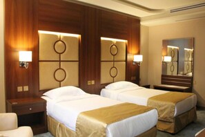 Minibar, escritorio, wifi gratis y ropa de cama 