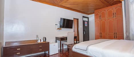 1 dormitorio, tabla de planchar con plancha, wifi y ropa de cama