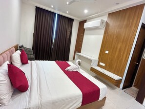 Deluxe Double Room, Garden View