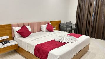 Kamar Double Deluks, pemandangan kebun | Ruang kerja ramah laptop dan Wi-Fi gratis