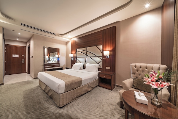 Kamar Double Deluks, 1 Tempat Tidur King | Minibar, meja kerja, Wi-Fi gratis, dan seprai linen