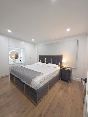 2 bedrooms, iron/ironing board, Internet, bed sheets