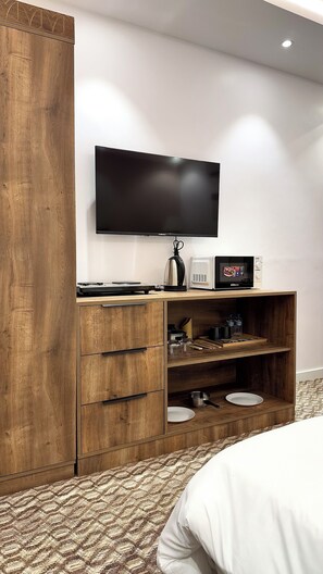 Studio Comfort | Sängtillbehör av högsta kvalitet, minibar och strykjärn/strykbräda