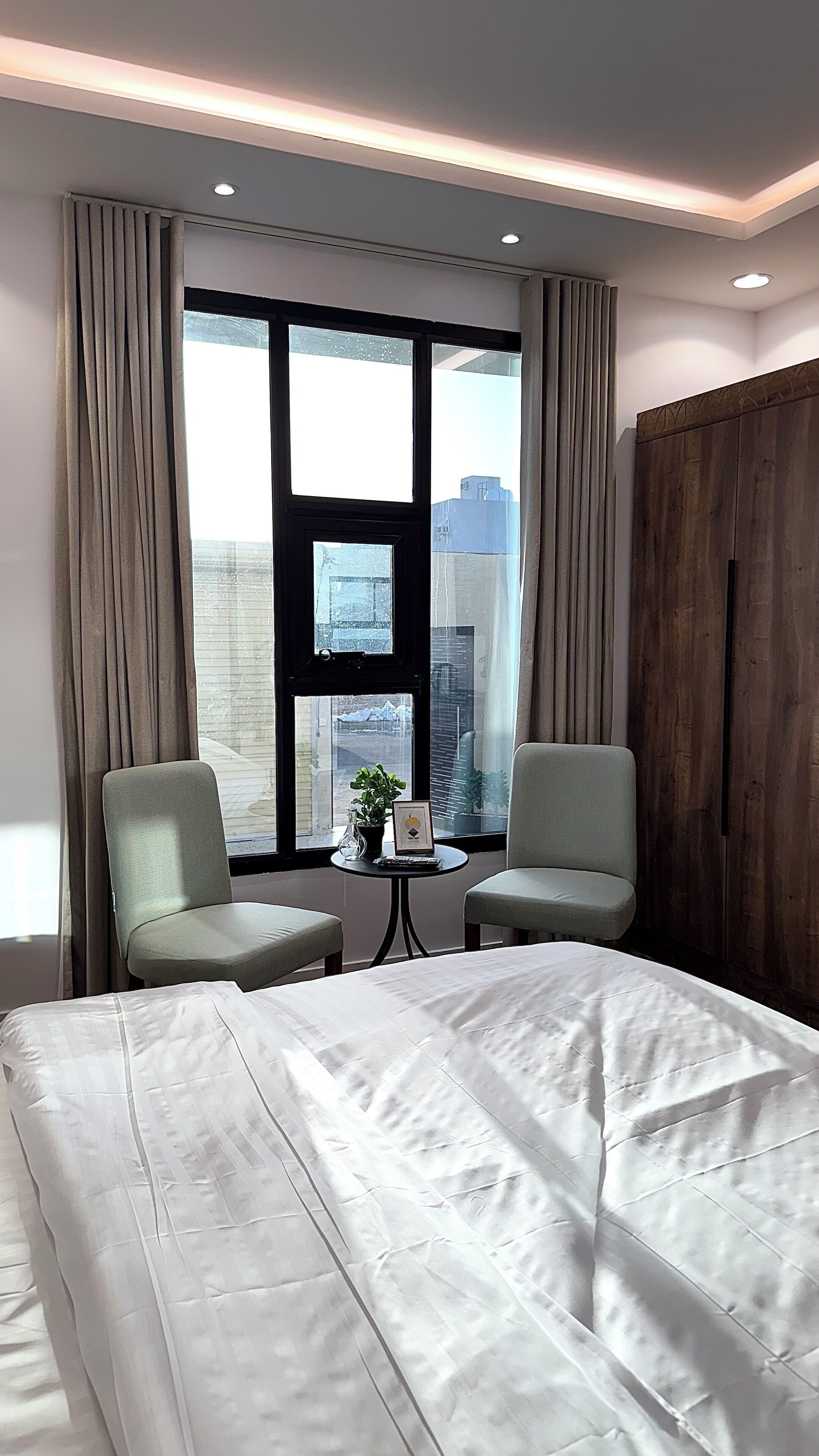 Estudio Confort | Tabla de planchar con plancha y wifi gratis