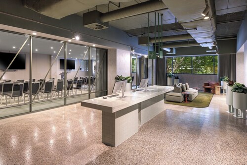 lyf on Elizabeth Melbourne