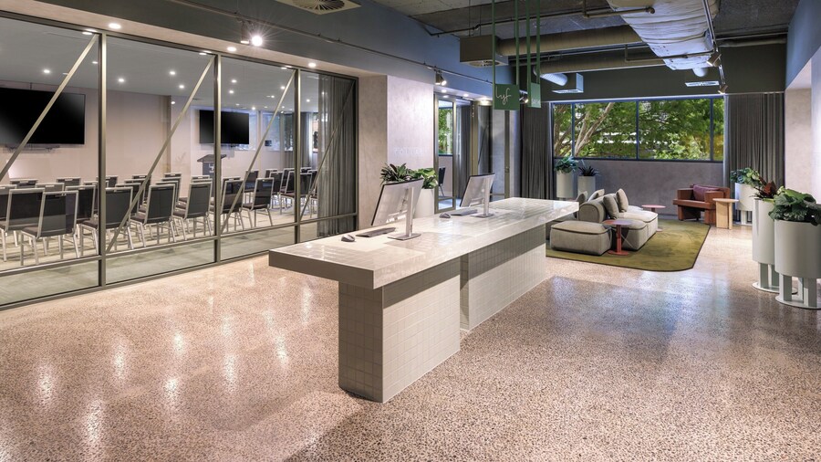 lyf on Elizabeth Melbourne