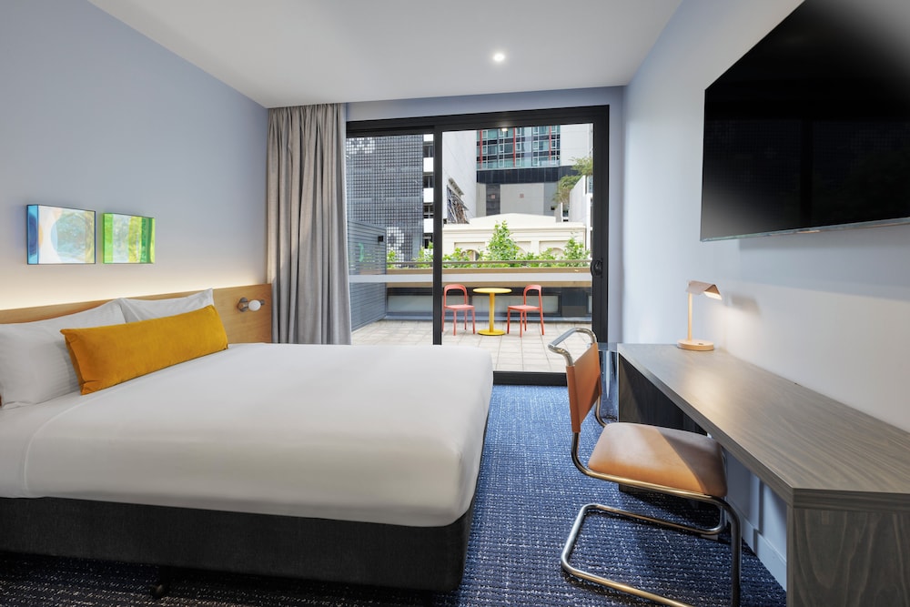 lyf on Elizabeth Melbourne by null