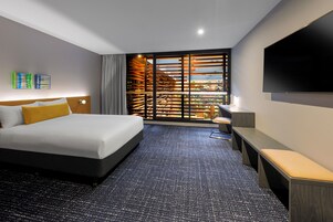 Suite (lyf) | Premium bedding, down comforters, pillowtop beds, in-room safe