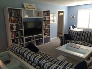 Una televisión, una oficina