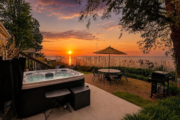 Terrace/patio - Lake Erie Beachfront Retreat - 8 BR + Private Beach & Hot tub! (Madison)