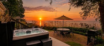 Lake Erie Beachfront Retreat - 8 BR + Private Beach & Hot tub!