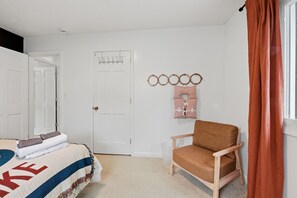 8 habitaciones, tabla de planchar con plancha, wifi y ropa de cama 