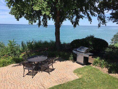 Lake Erie Beachfront Retreat - 8 BR + Private Beach & Hot tub!