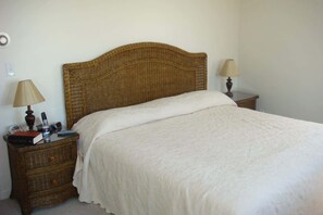 8 slaapkamers, een strijkplank/strijkijzer, wifi, beddengoed