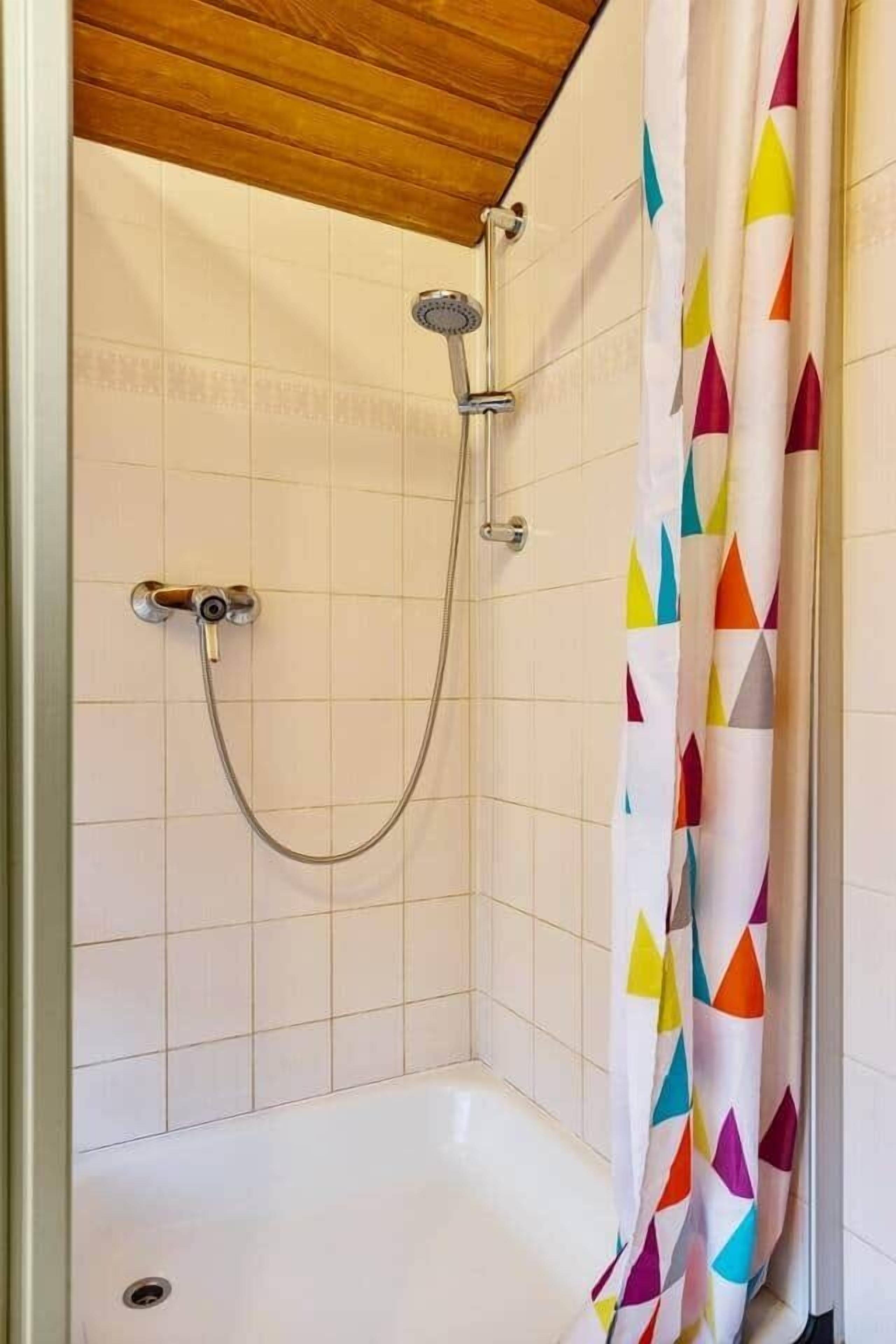 Een douche, een haardroger, een bidet